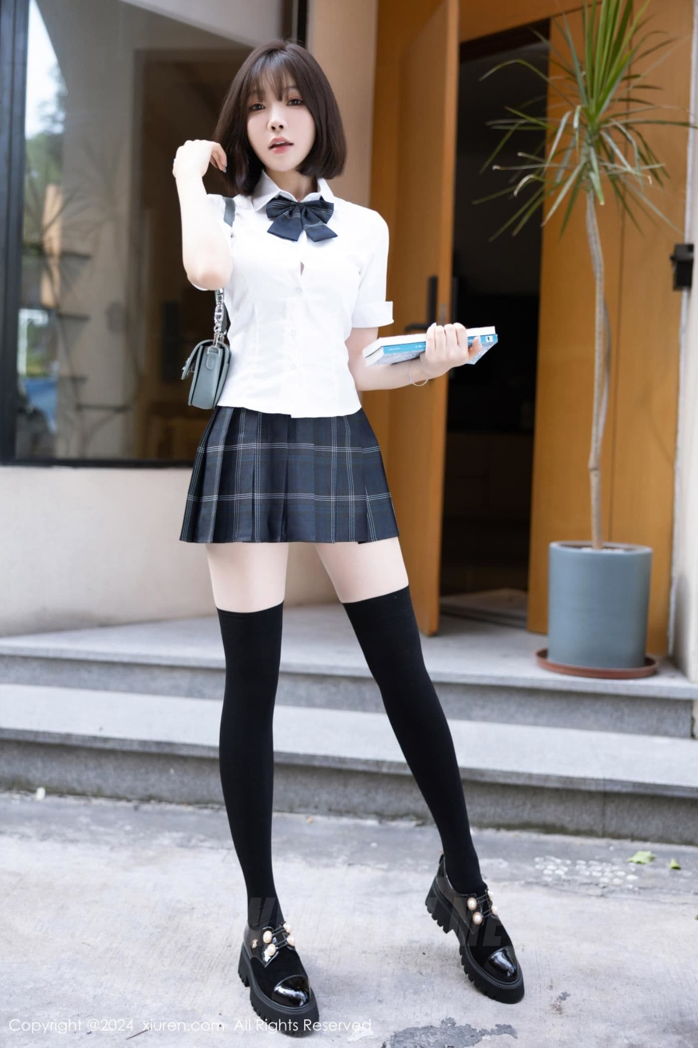 XiuRen秀人网 No.8785 徐莉芝Booty 黑丝美腿