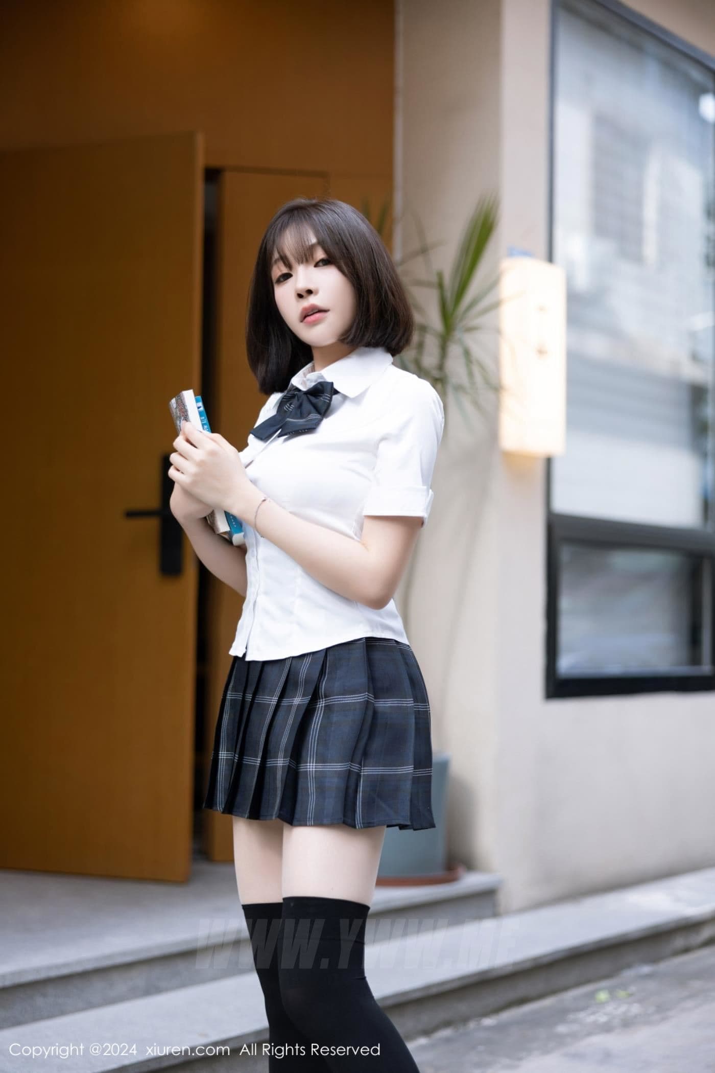 XiuRen秀人网 No.8785 徐莉芝Booty 黑丝美腿