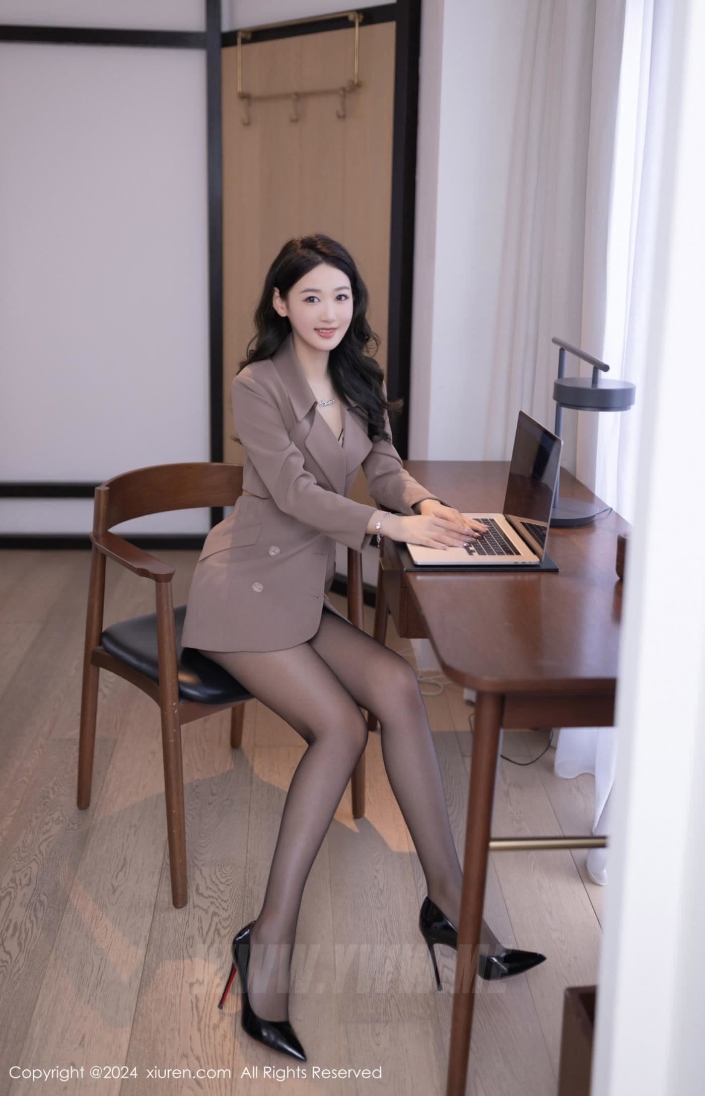 XiuRen秀人网 No.8824 唐安琪 黑丝美腿