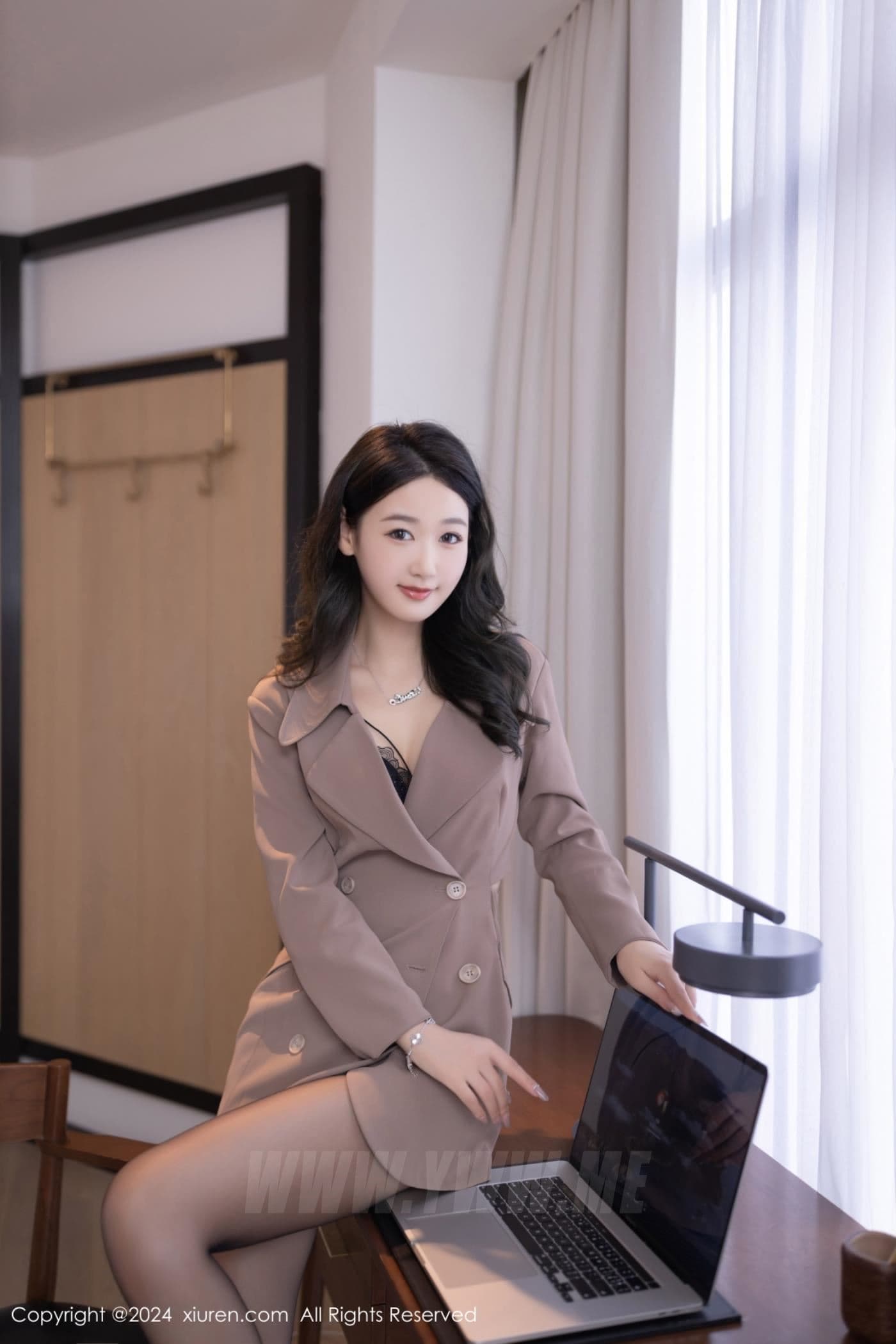XiuRen秀人网 No.8824 唐安琪 黑丝美腿