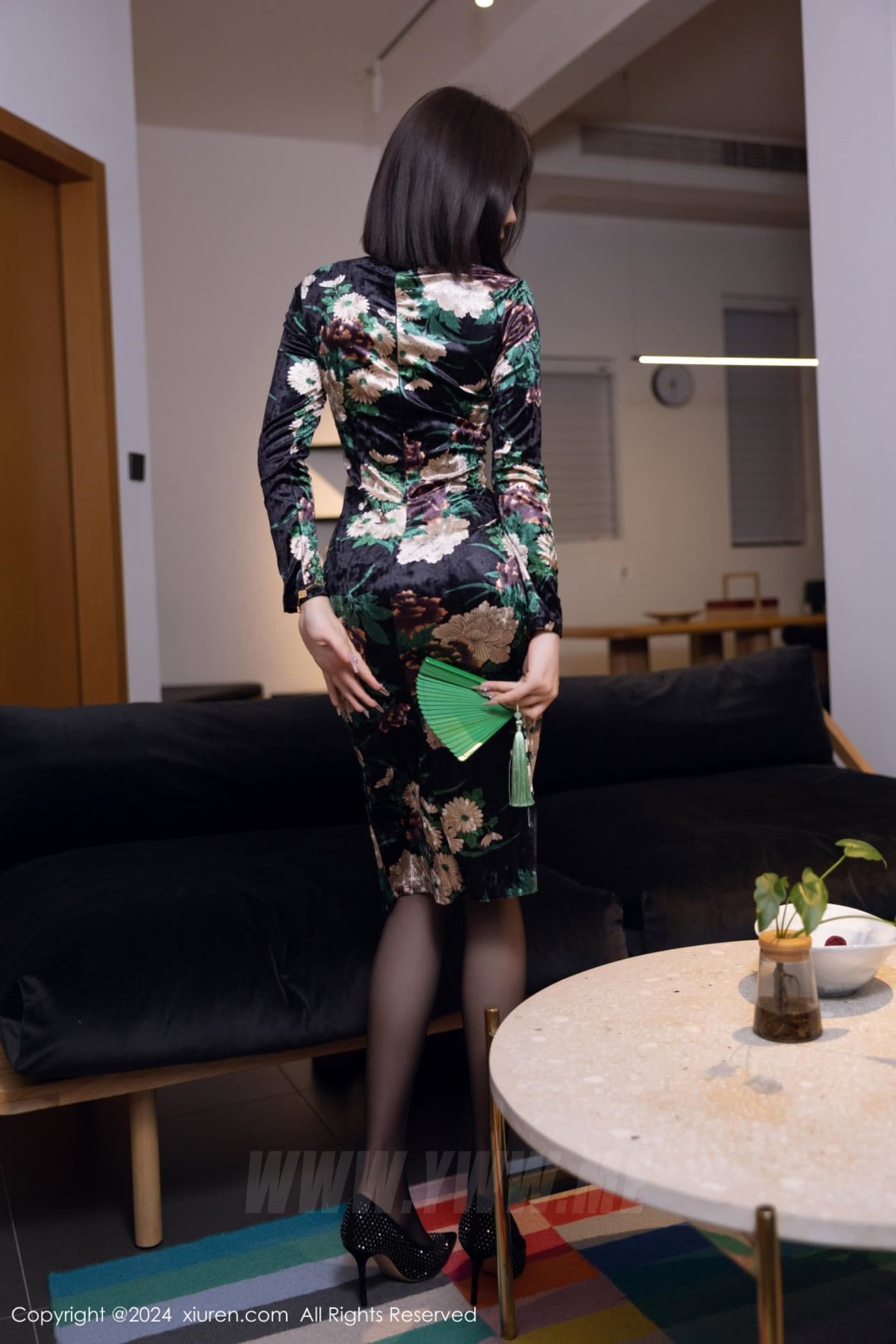 XiuRen秀人网 No.8876 徐莉芝Booty 黑丝美腿