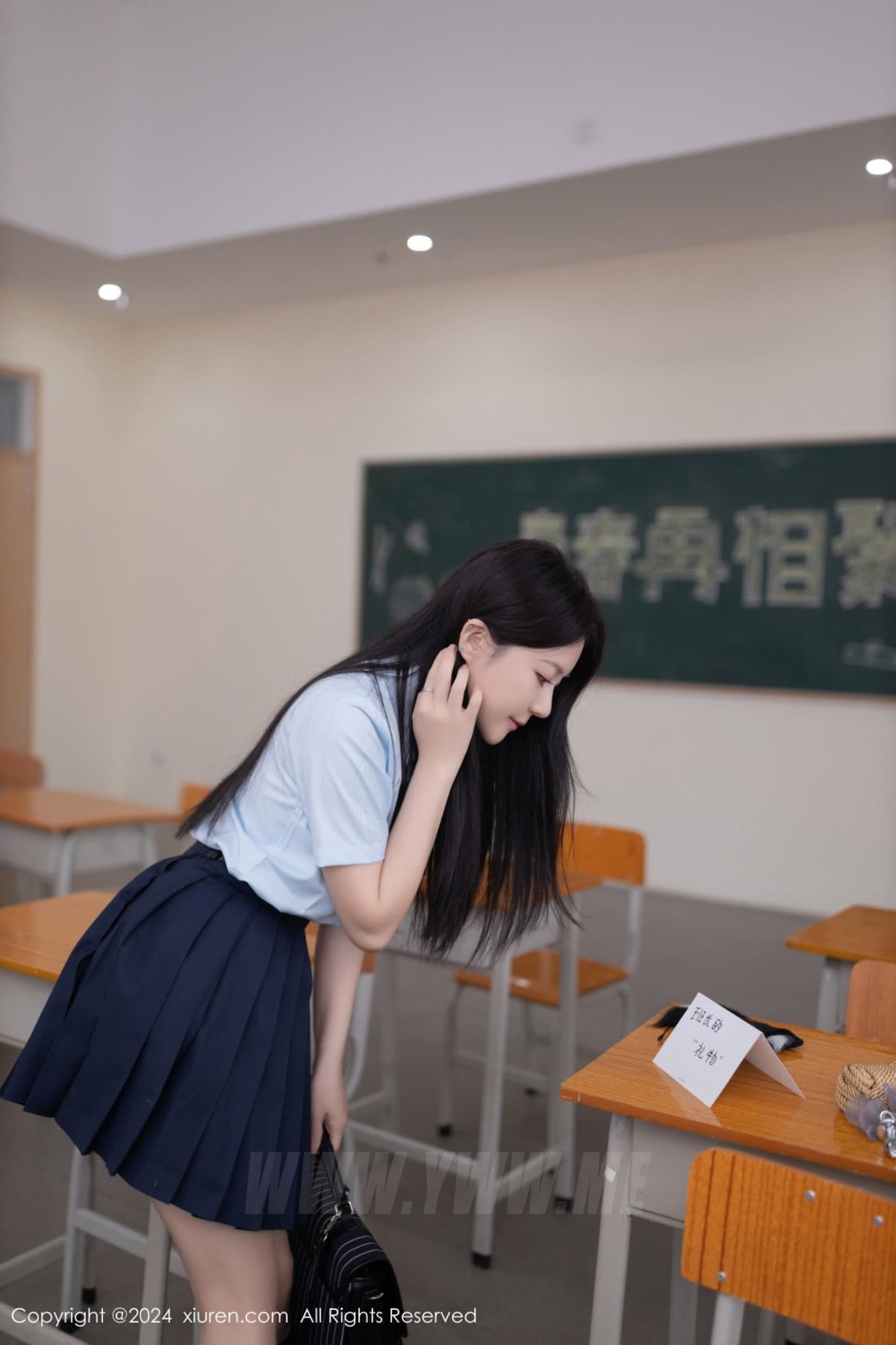 XiuRen秀人网 No.8854 鱼子酱Fish 黑丝美腿