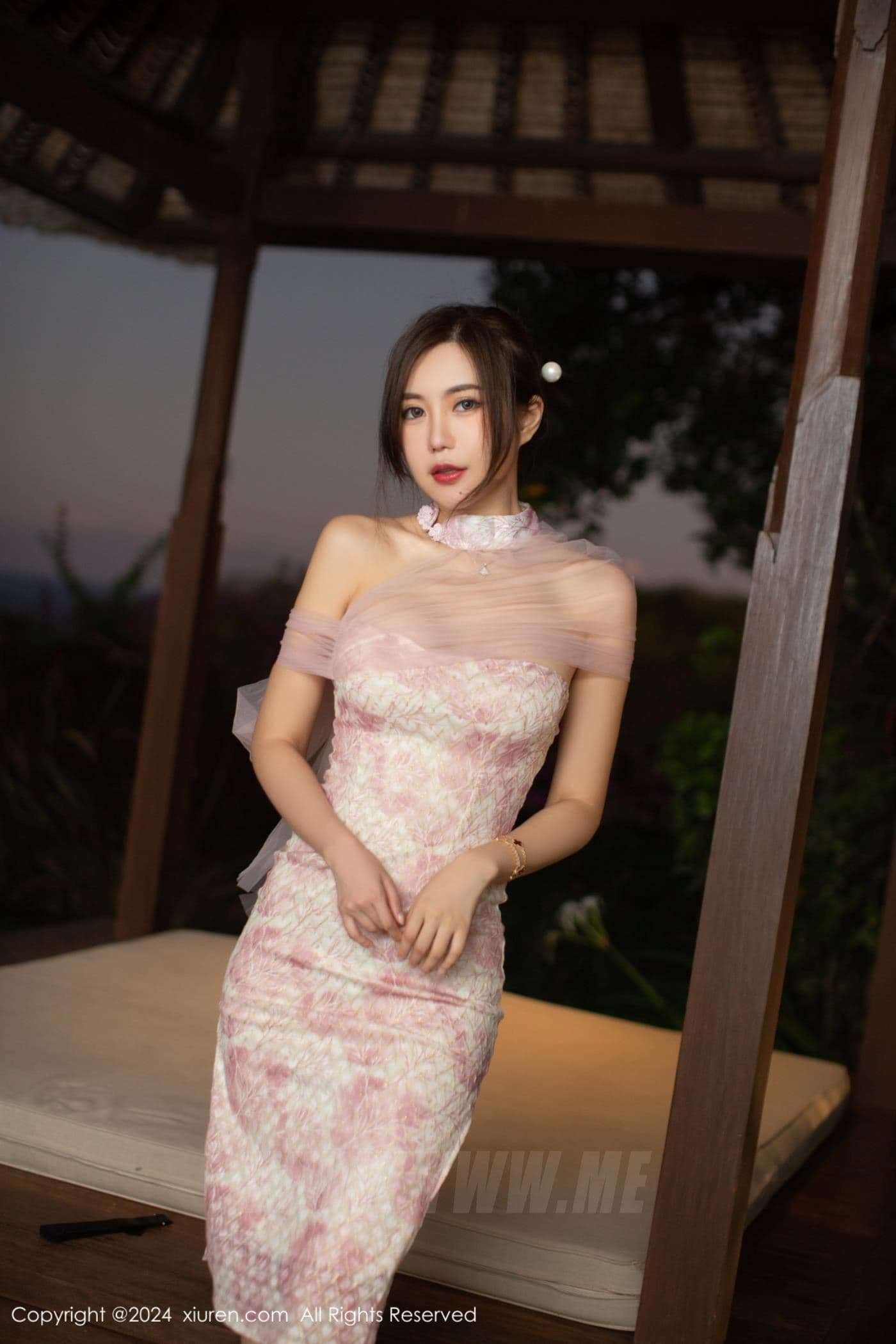 XiuRen秀人网 No.8868 绮里嘉ula 丝袜美腿