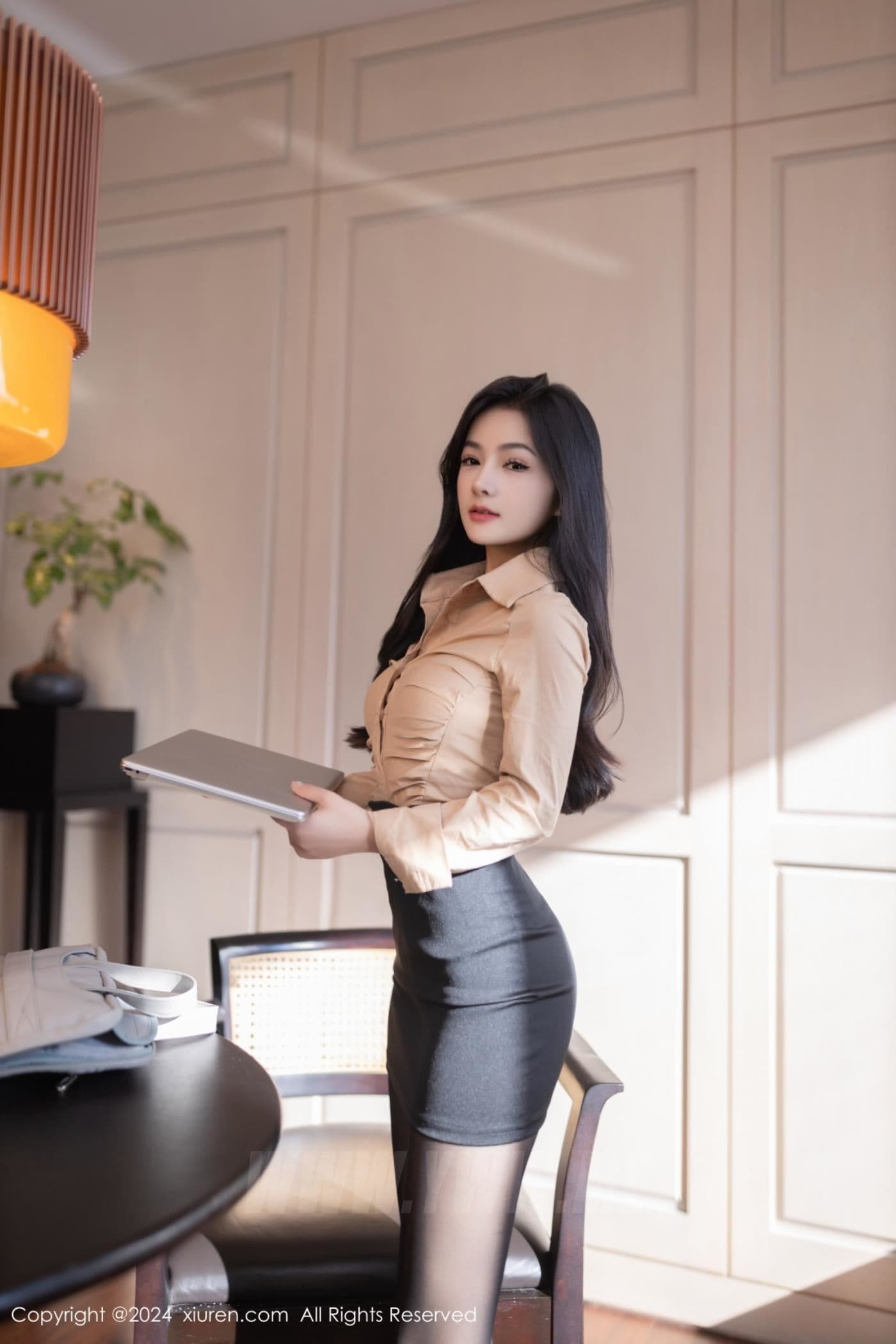 XiuRen秀人网 No.8835 谭小灵 黑丝美腿