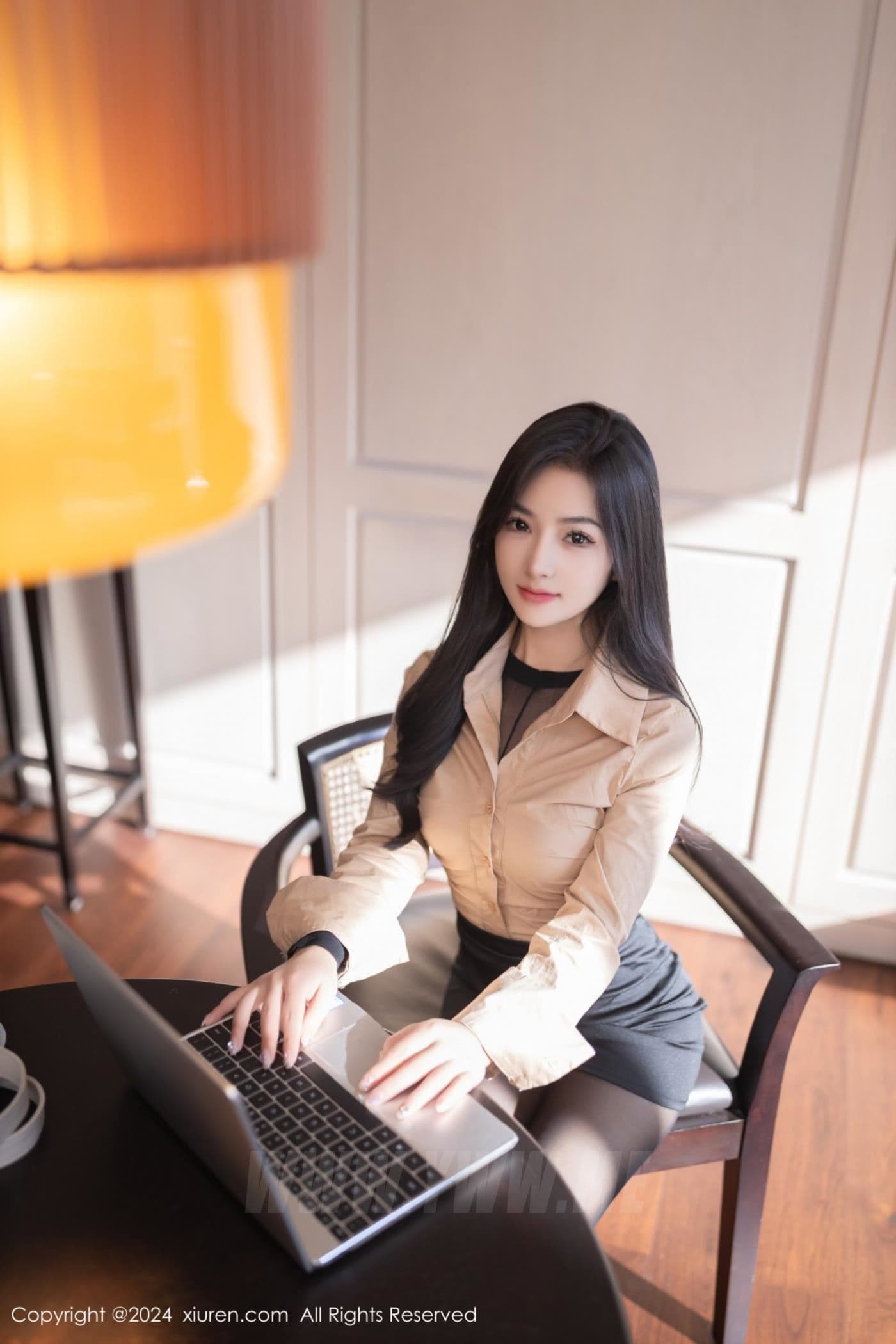 XiuRen秀人网 No.8835 谭小灵 黑丝美腿