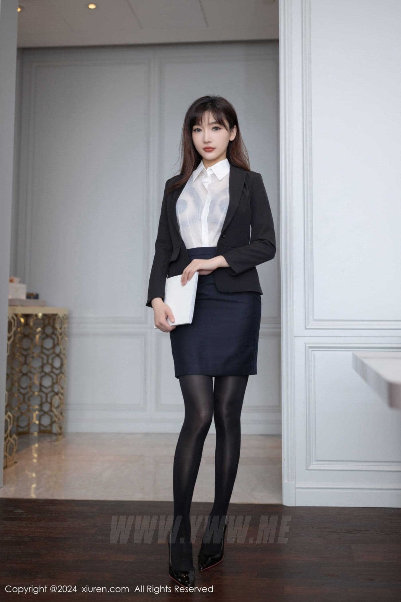 XiuRen秀人网 No.8988 陆萱萱 黑丝美腿