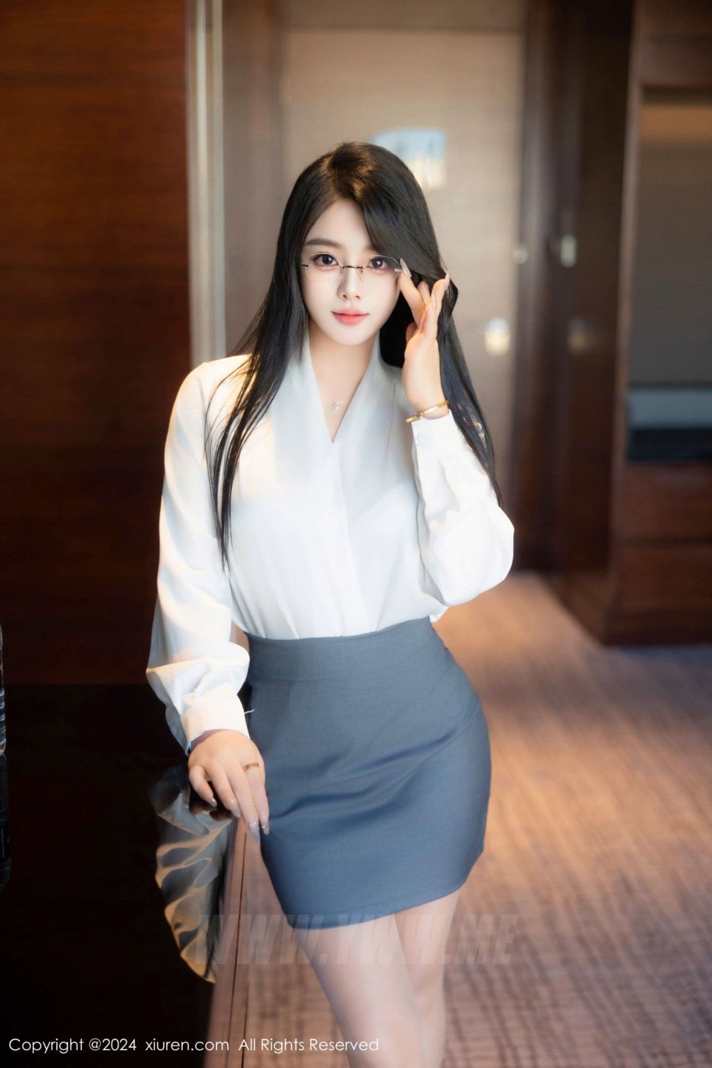 XiuRen秀人网 No.8989 麦田 丝袜美腿