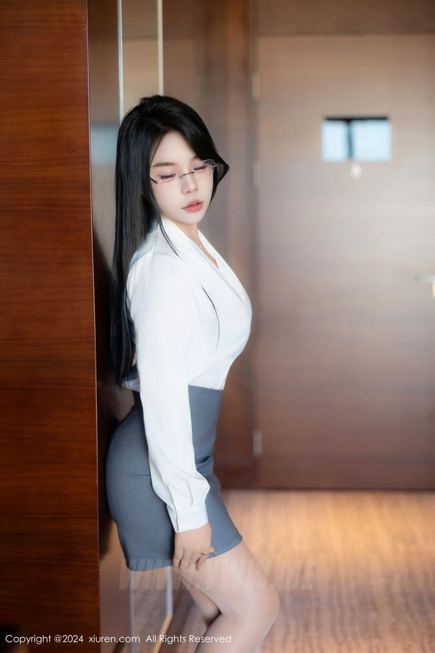 XiuRen秀人网 No.8989 麦田 丝袜美腿