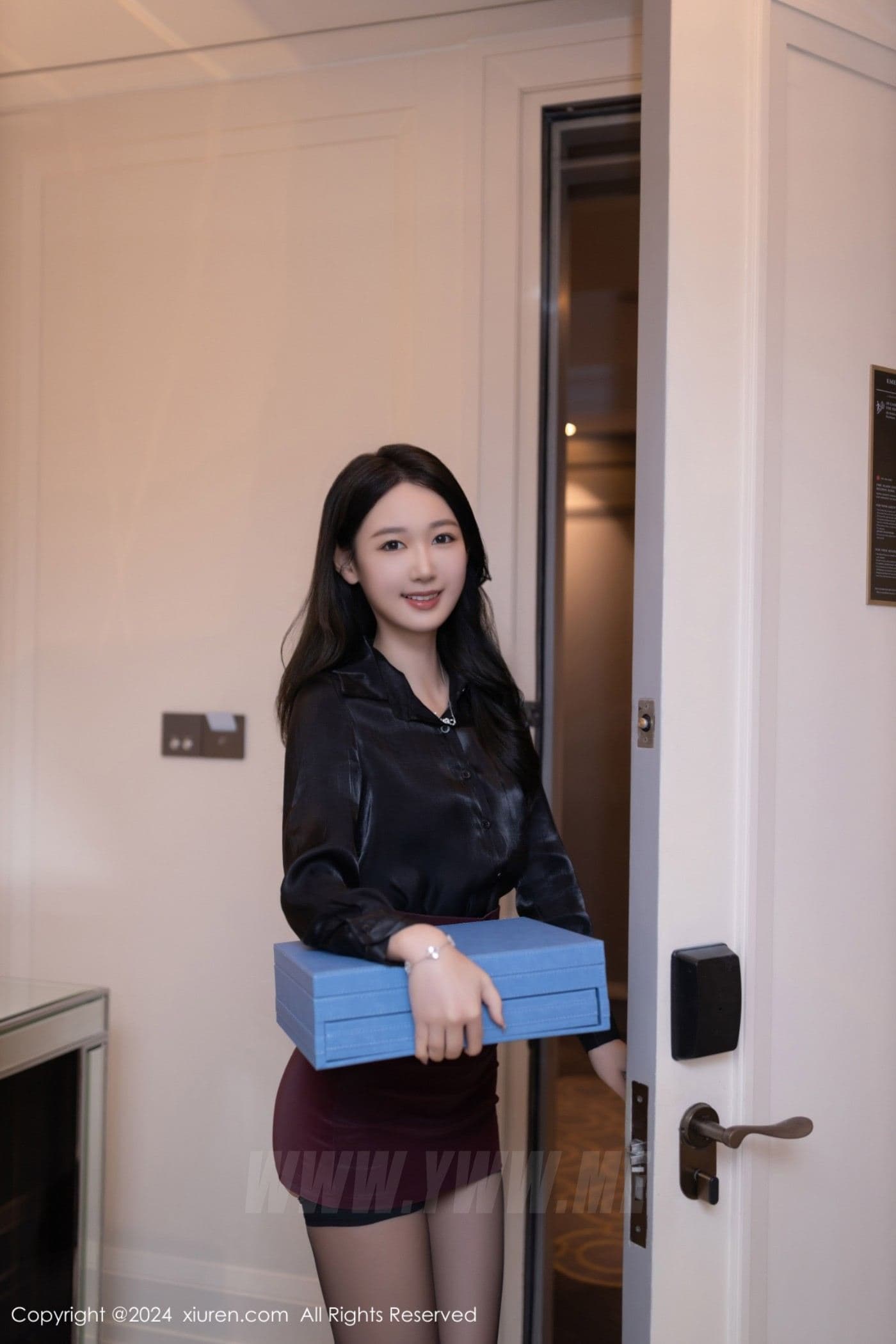 XiuRen秀人网 No.9102 唐安琪 黑丝美腿