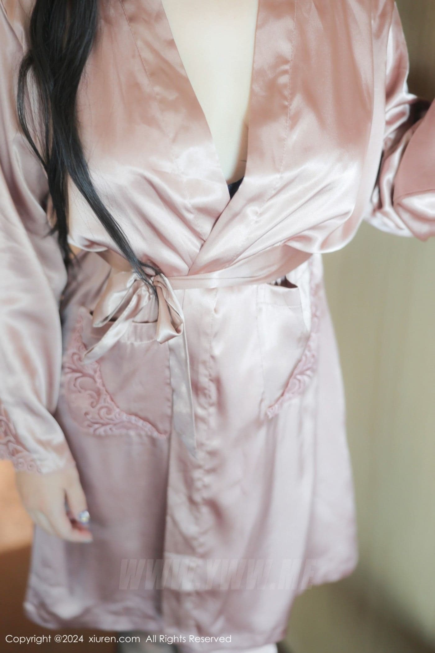XiuRen秀人网 No.9159 白洁Bessie 黑丝美腿
