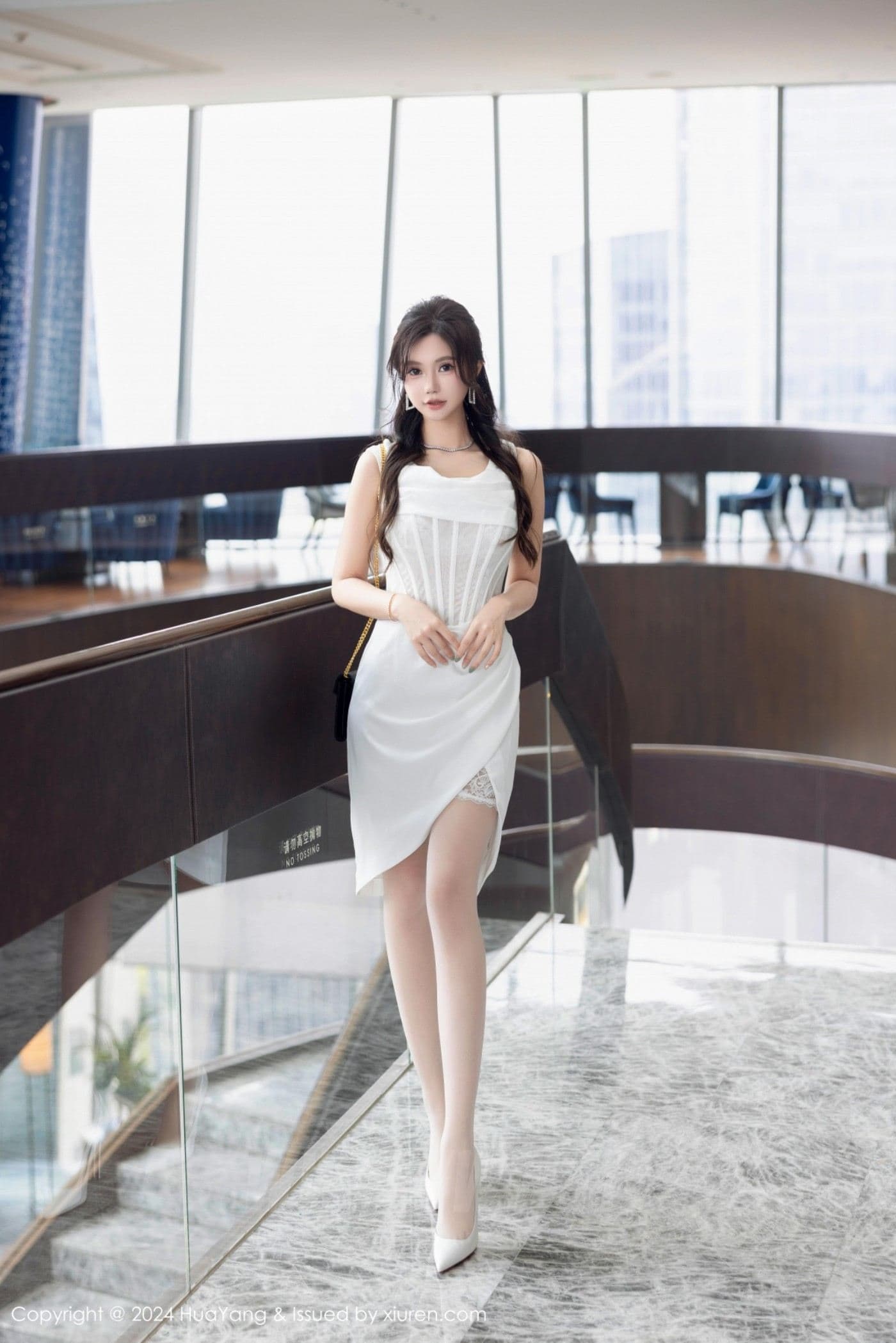 HuaYang花漾 VOL.612 绮里嘉ula 丝袜美腿