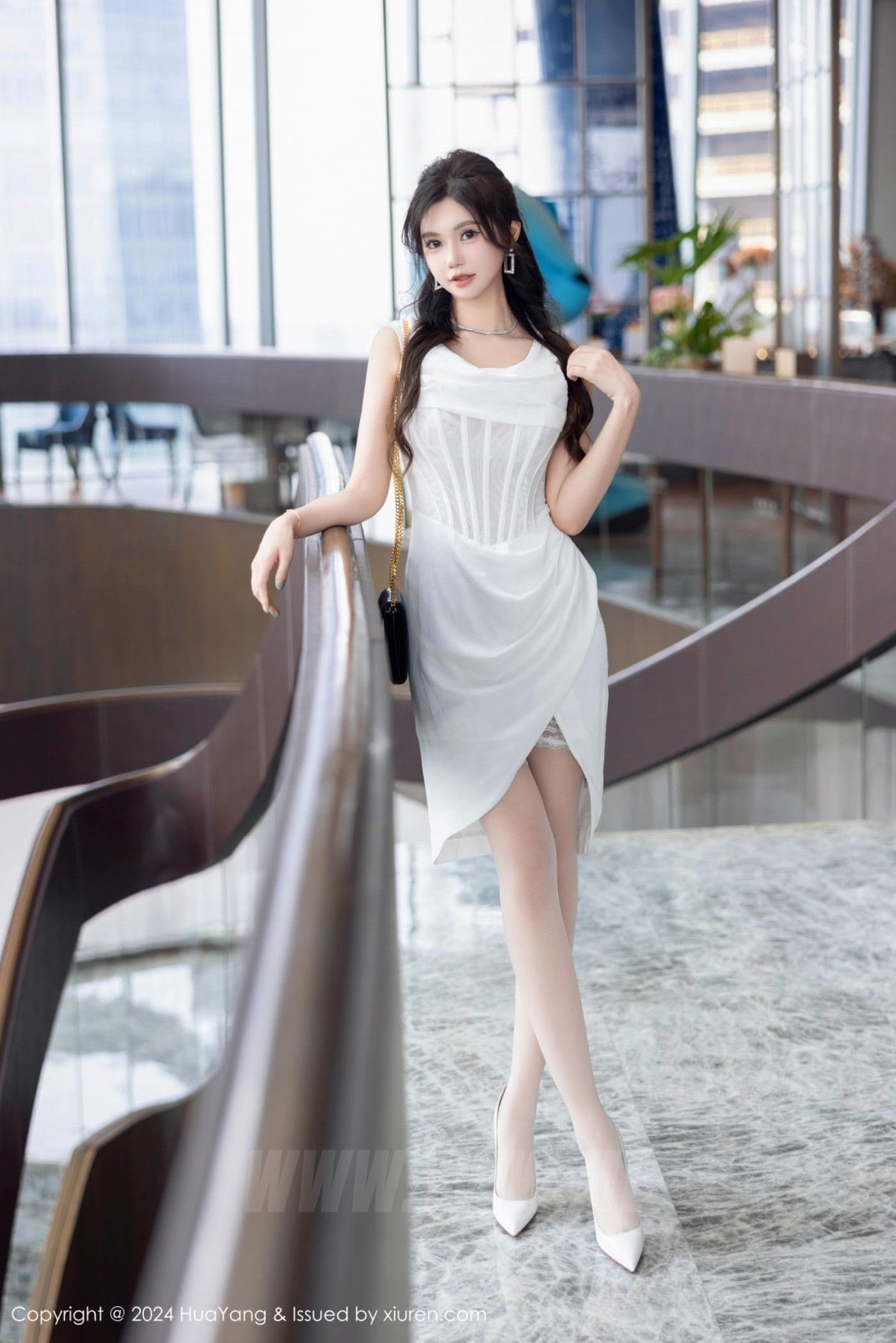 HuaYang花漾 VOL.612 绮里嘉ula 丝袜美腿