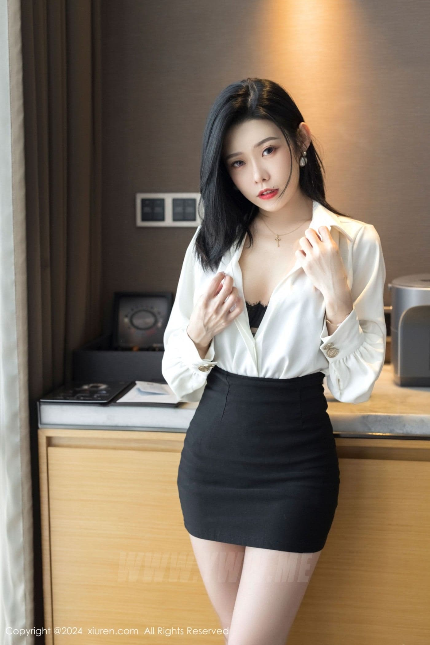XiuRen秀人网 No.9329 luvian本能 黑丝美腿