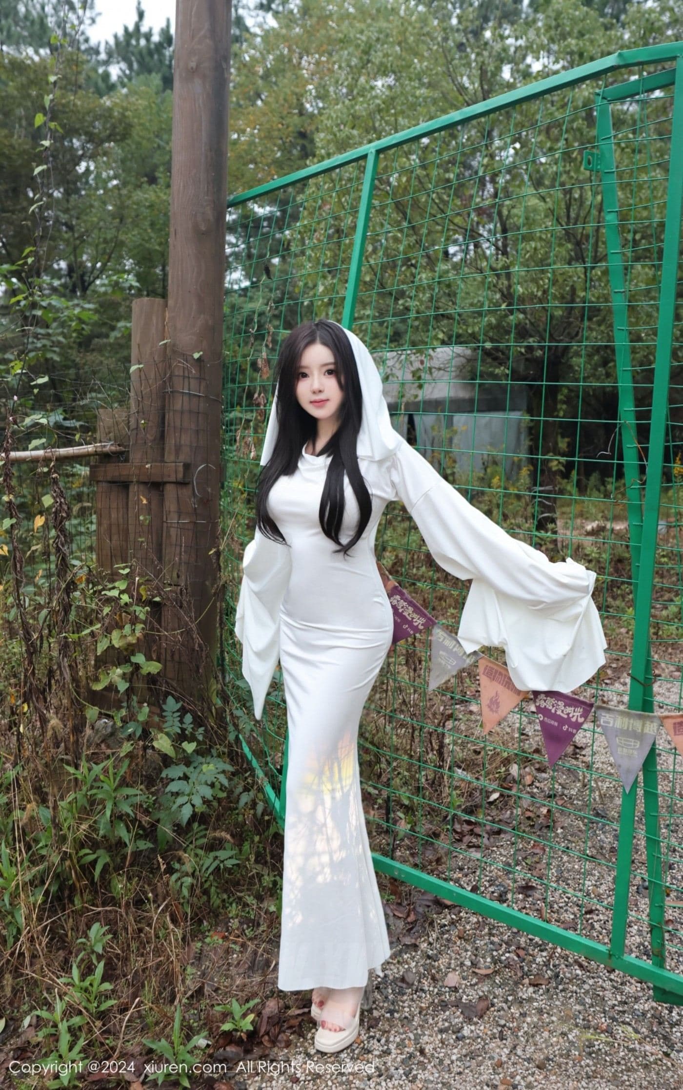 XiuRen秀人网 No.9376 小薯条nienie 丝袜美腿