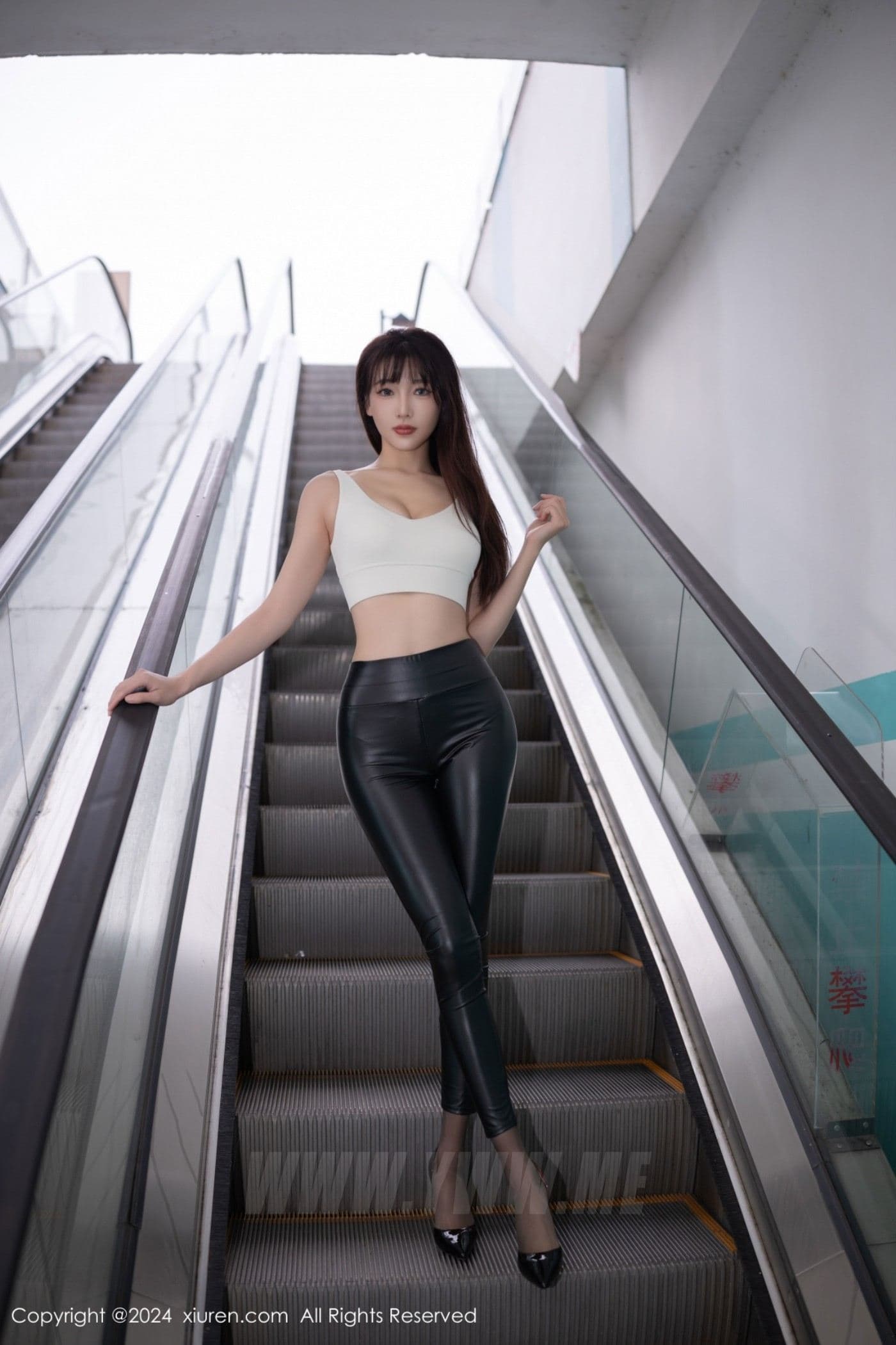 XiuRen秀人网 No.9377 陆萱萱 黑丝美腿