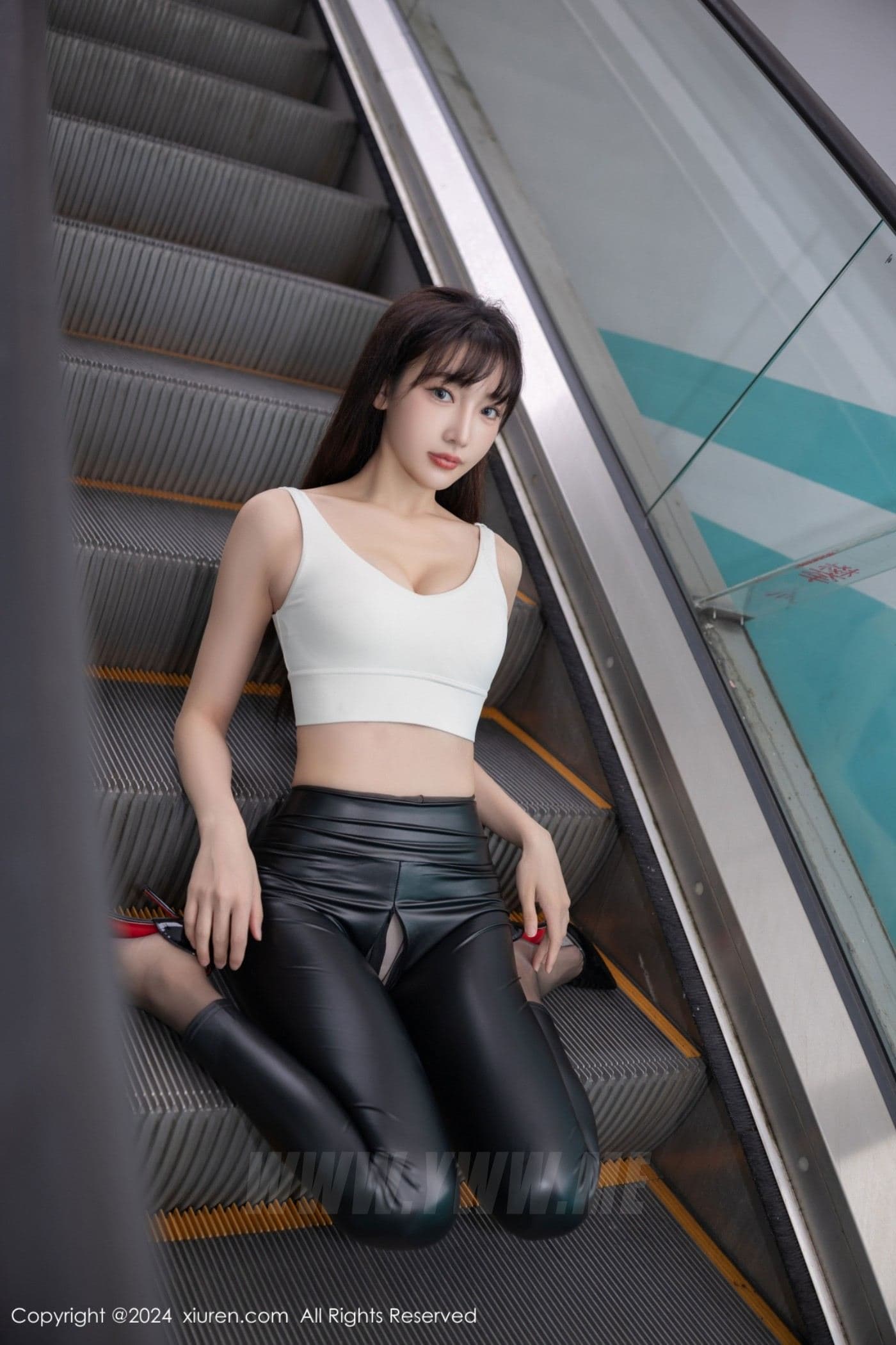 XiuRen秀人网 No.9377 陆萱萱 黑丝美腿
