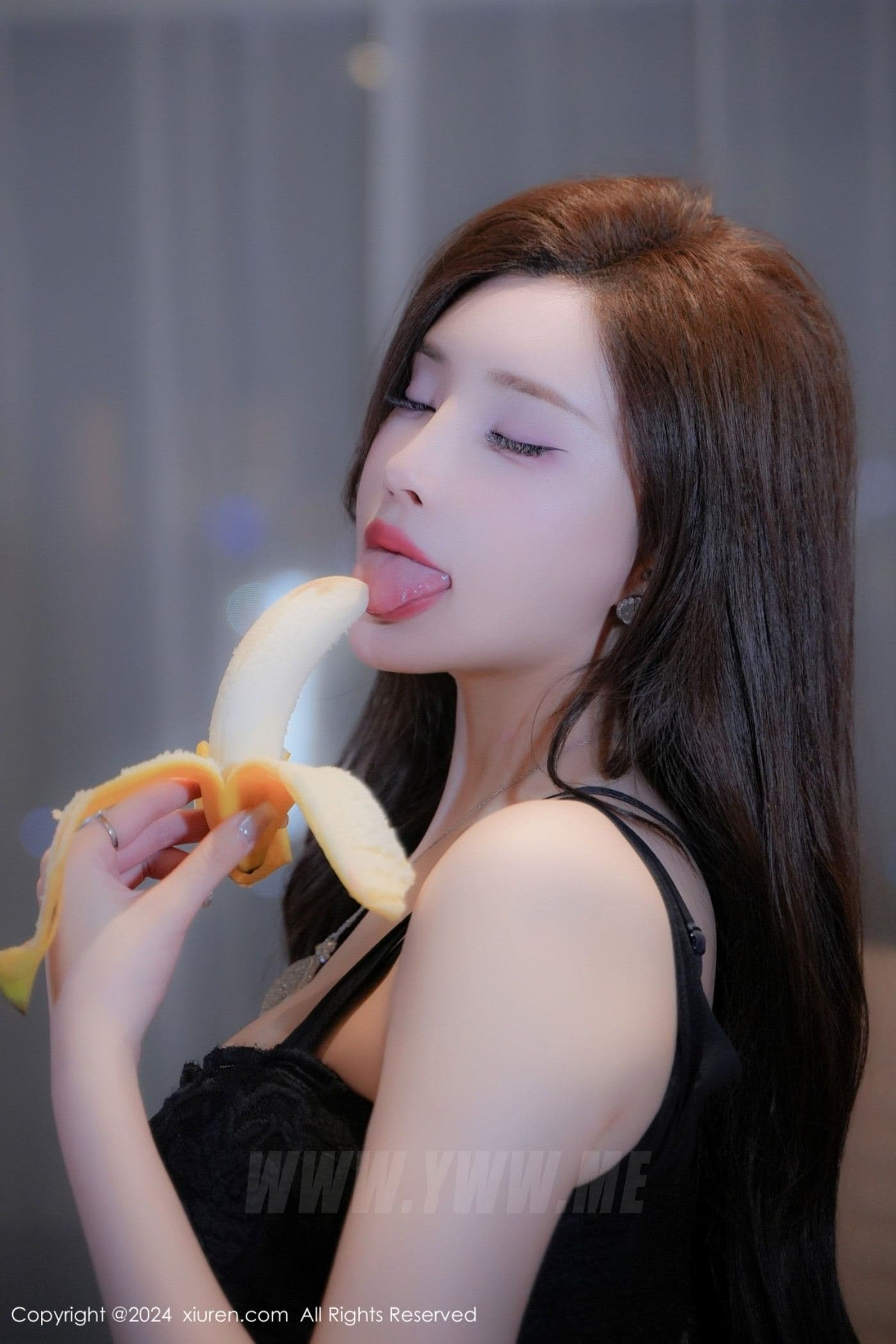 XiuRen秀人网 No.9411 Carol周妍希X 黑丝美腿
