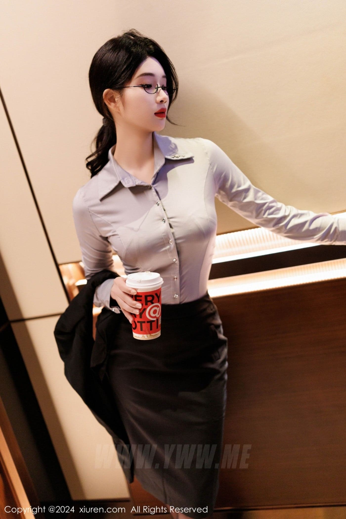 XiuRen秀人网 No.9567 南乔 OL美腿