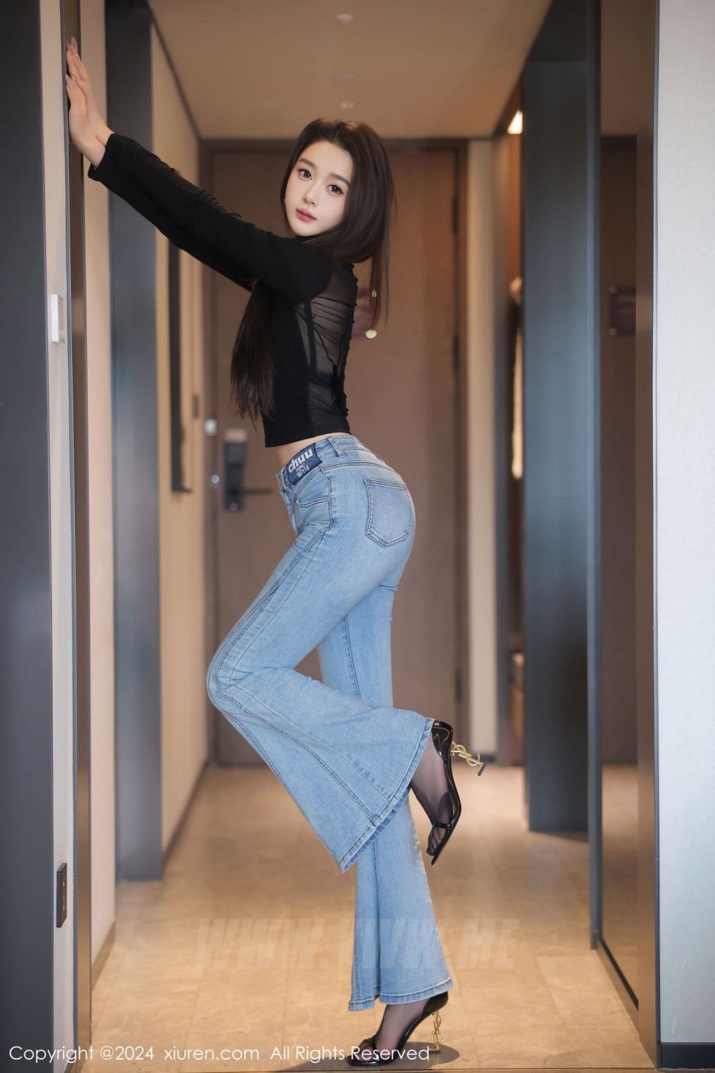 XiuRen秀人网 No.9555 Candy糖糖 新人美腿