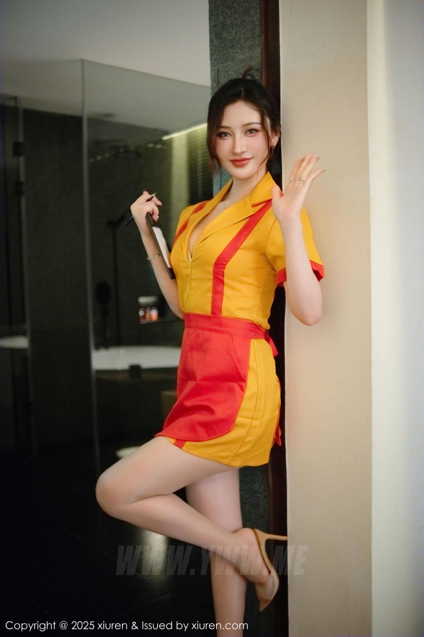 XiuRen秀人网 No.9695 蕾蕾醒了没 丰腴美臀