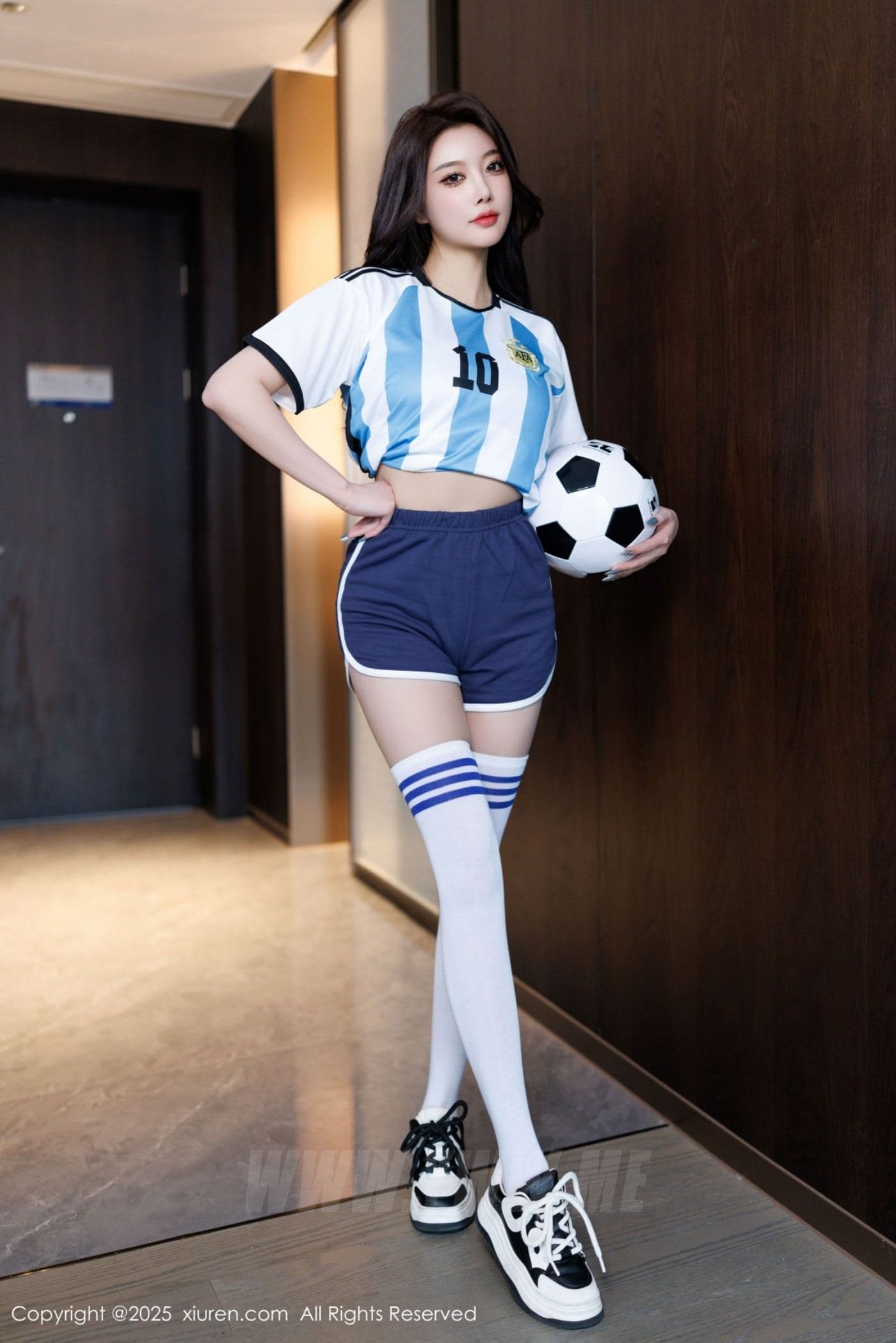 XiuRen秀人网 No.9706 杨晨晨Yome 丝袜美腿