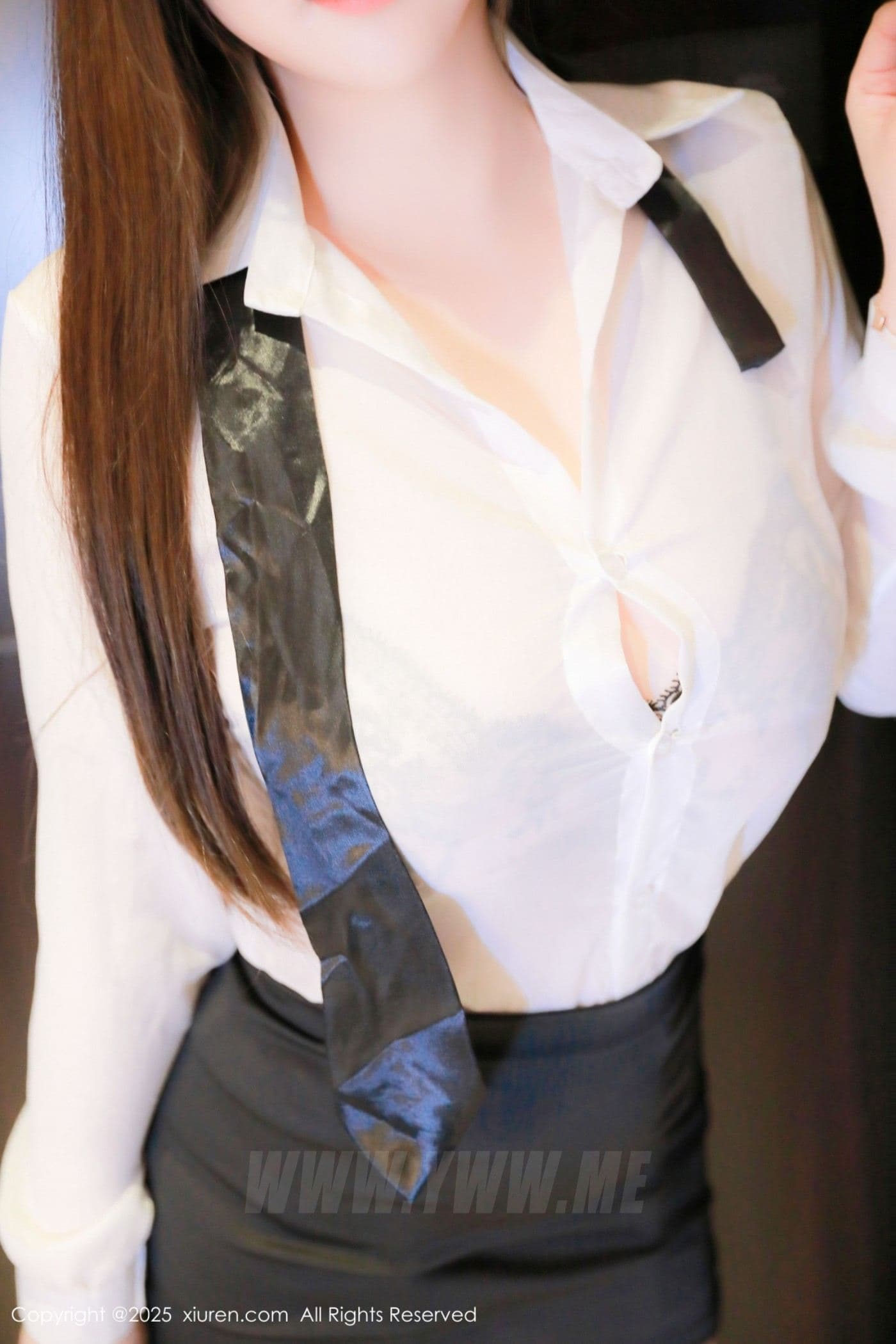 XiuRen秀人网 No.9768 小肉肉咪 黑丝美腿