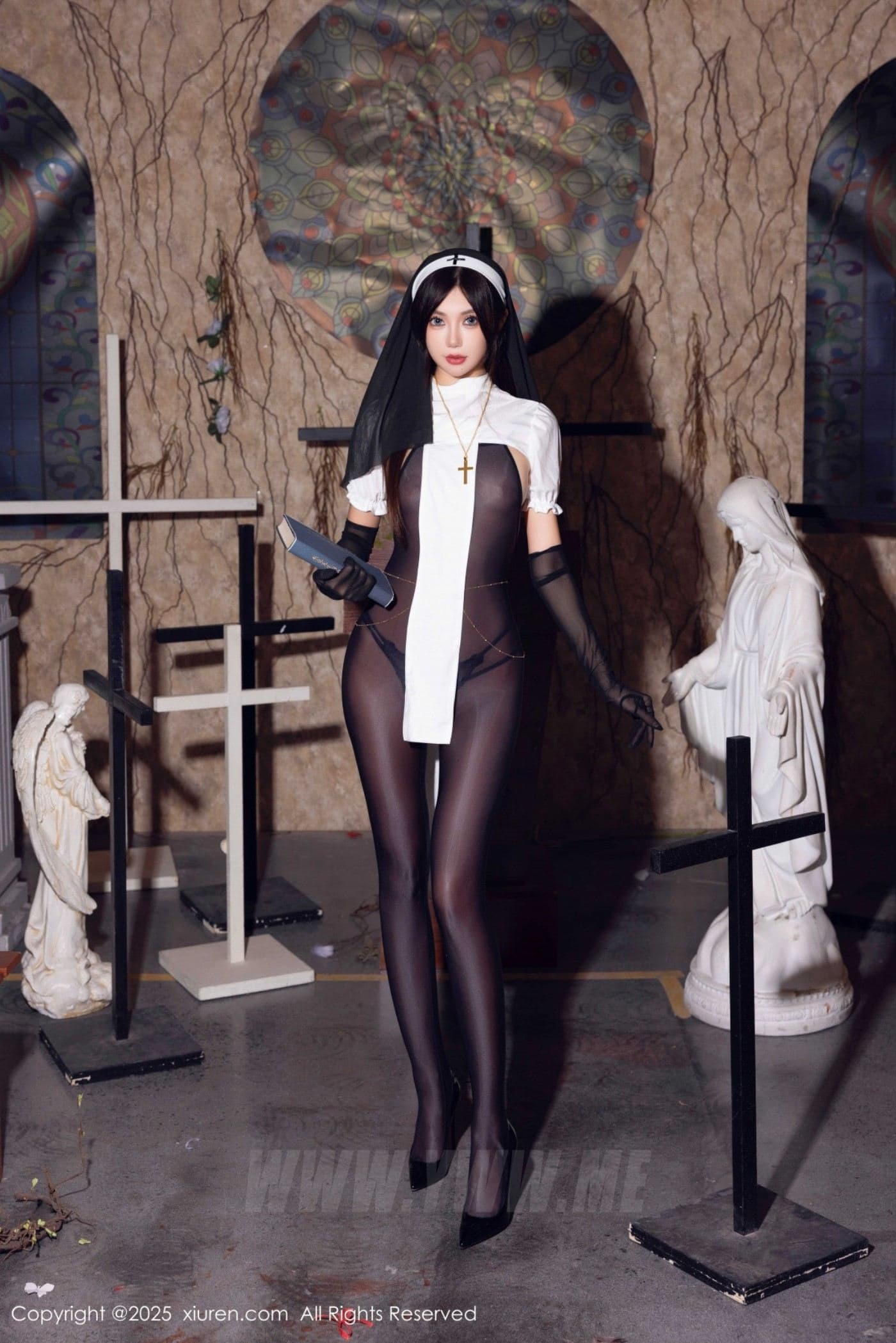 XiuRen秀人网 No.9774 绮里嘉ula 黑丝美腿