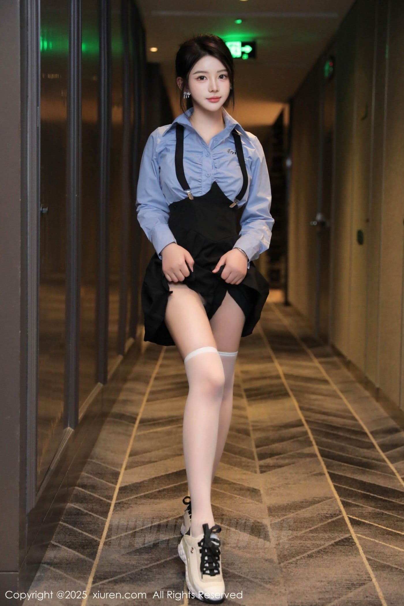 XiuRen秀人网 No.9819 爱酱里 制服美腿
