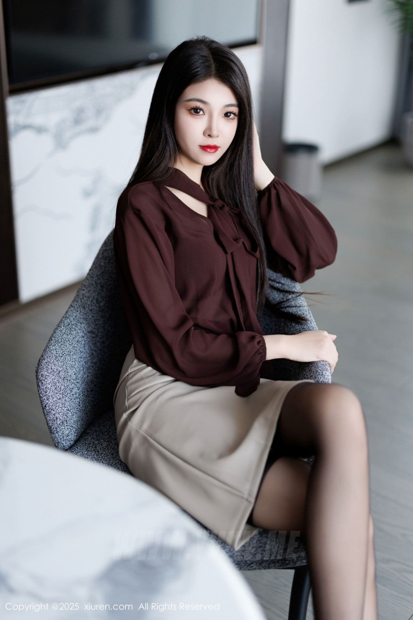 XiuRen秀人网 No.9868 初梦瑶 黑丝美腿
