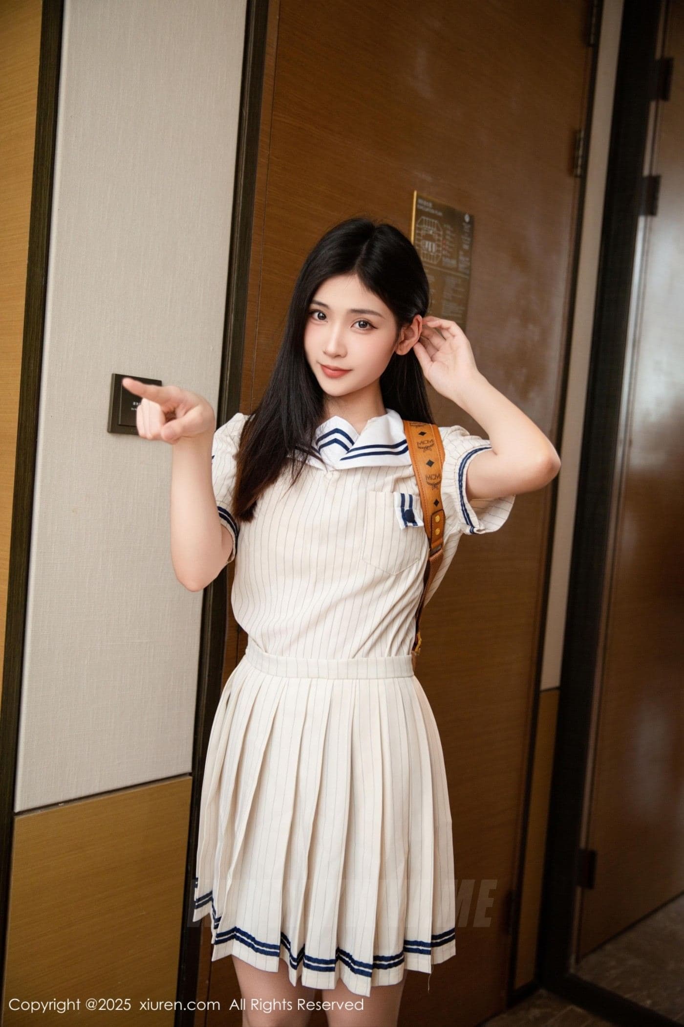 XiuRen秀人网 No.9942 刘婷婷 丝袜美腿