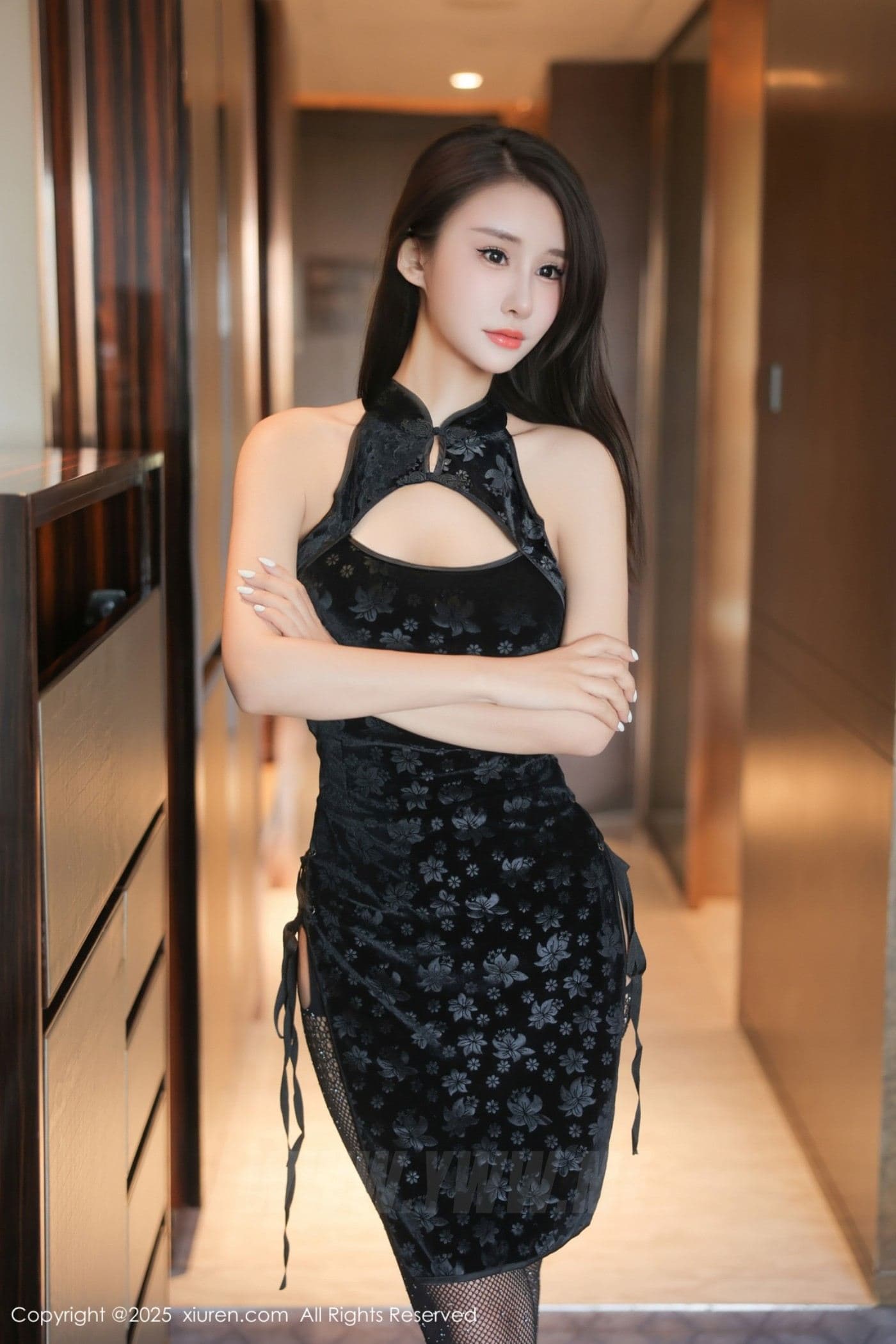 XiuRen秀人网 No.9990 艺艺yiyi 黑丝美腿