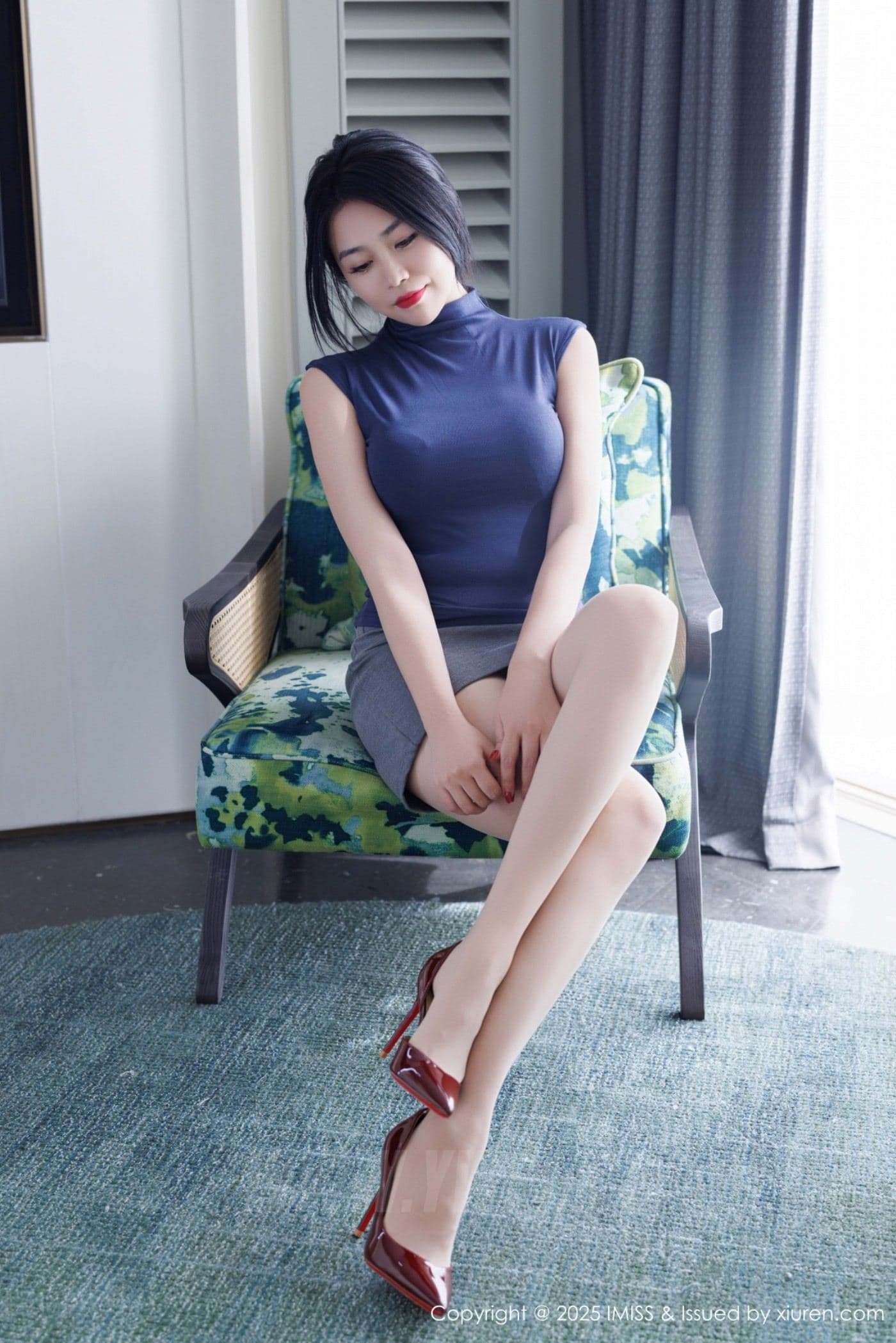 IMISS爱蜜社 VOL.789 许诺Sabrina 灰色包臀裙