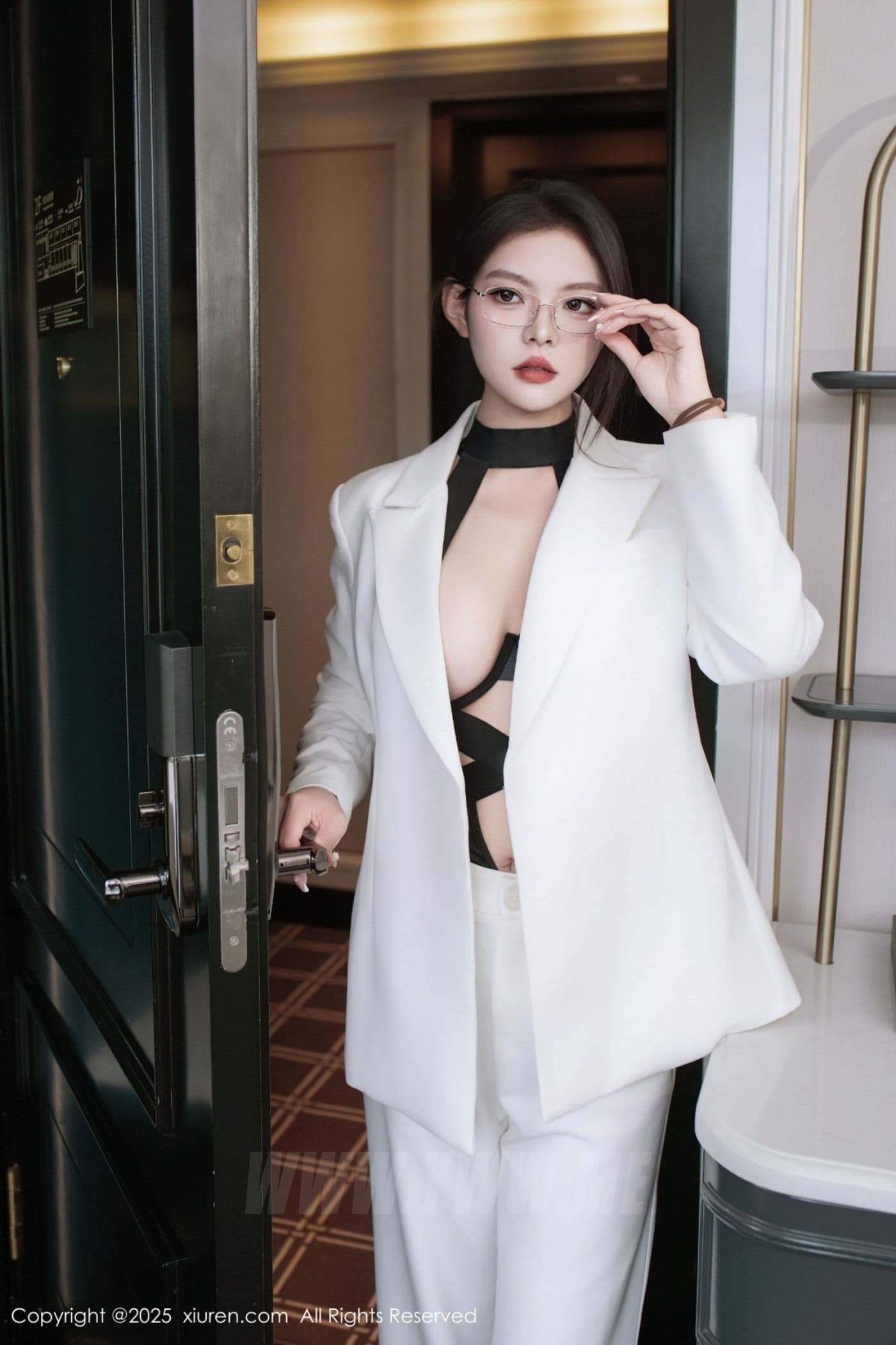 XiuRen秀人网 No.10464 冬安 白色西服