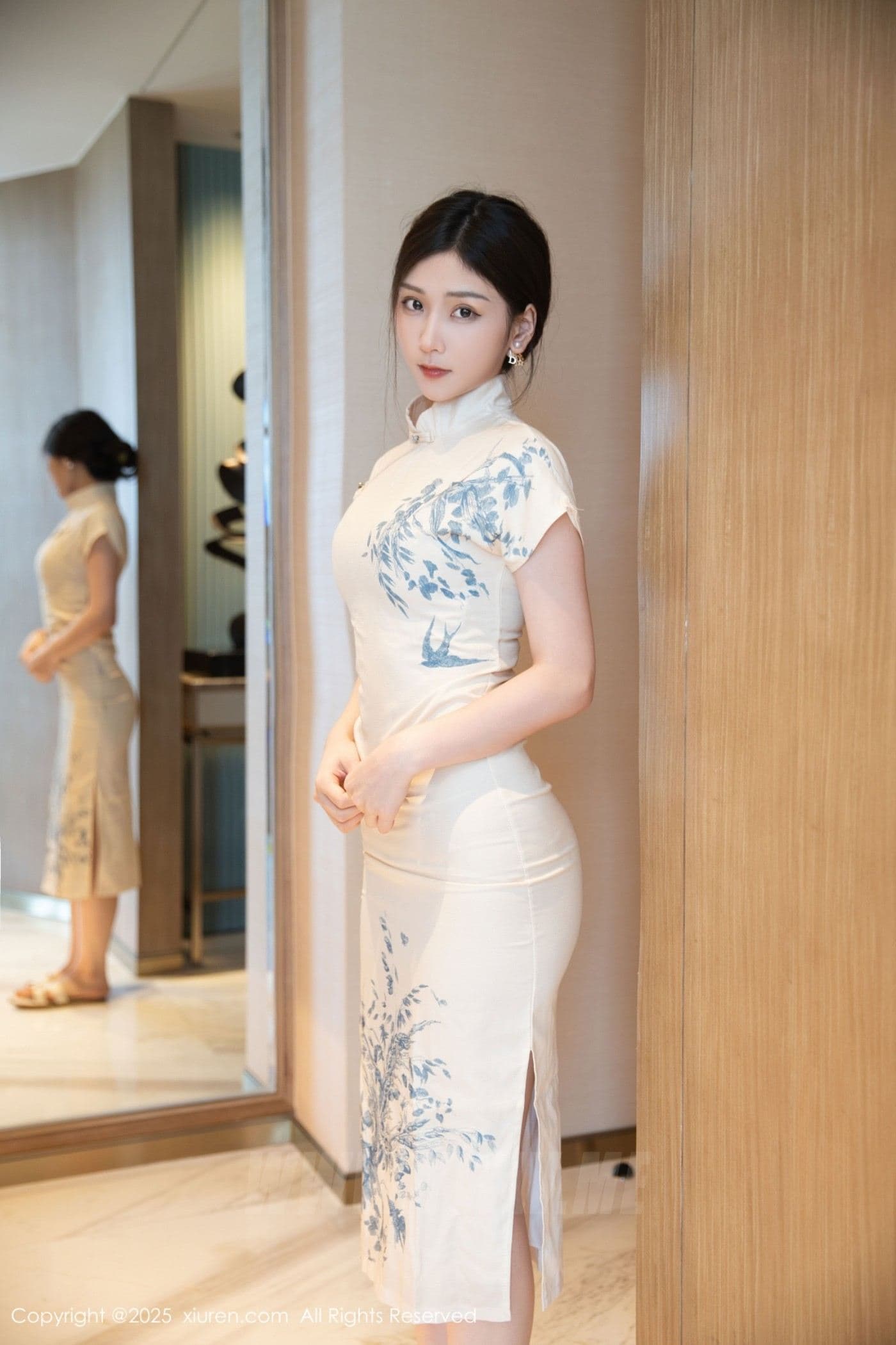 XiuRen秀人网 No.10605 刘婷婷 浅色旗袍