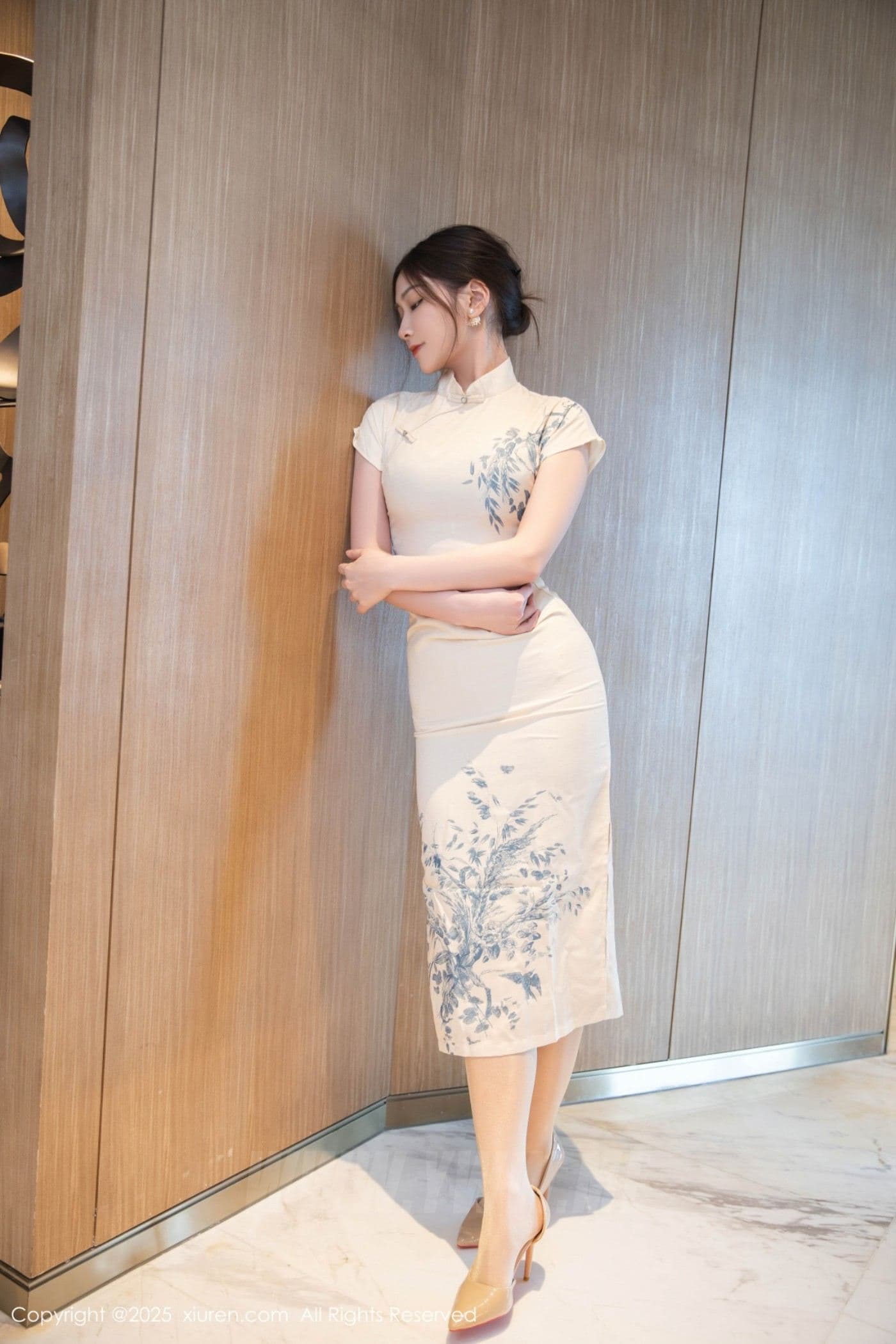 XiuRen秀人网 No.10605 刘婷婷 浅色旗袍