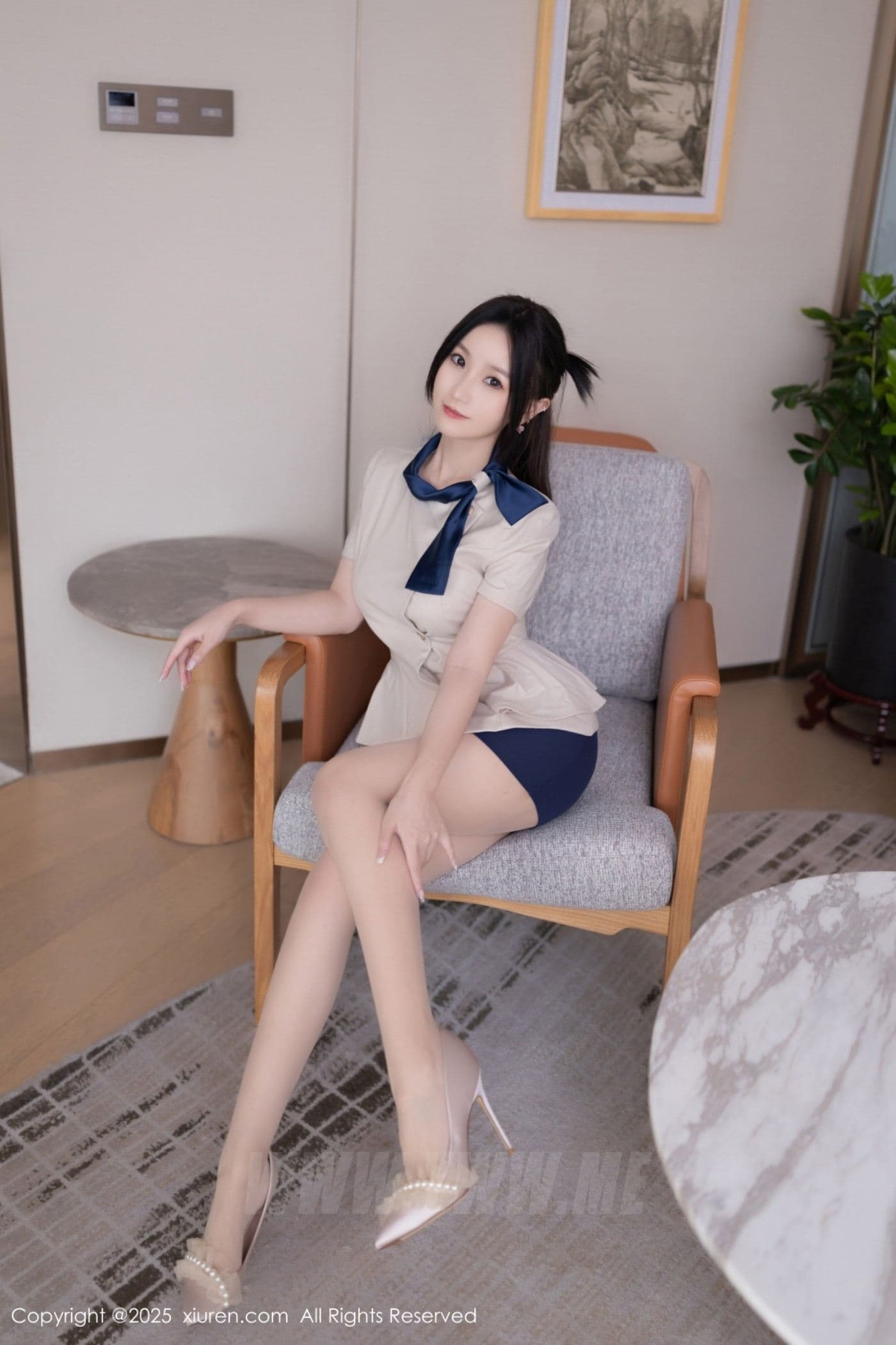 XiuRen秀人网 No.10697 杏子Yada 性感OL