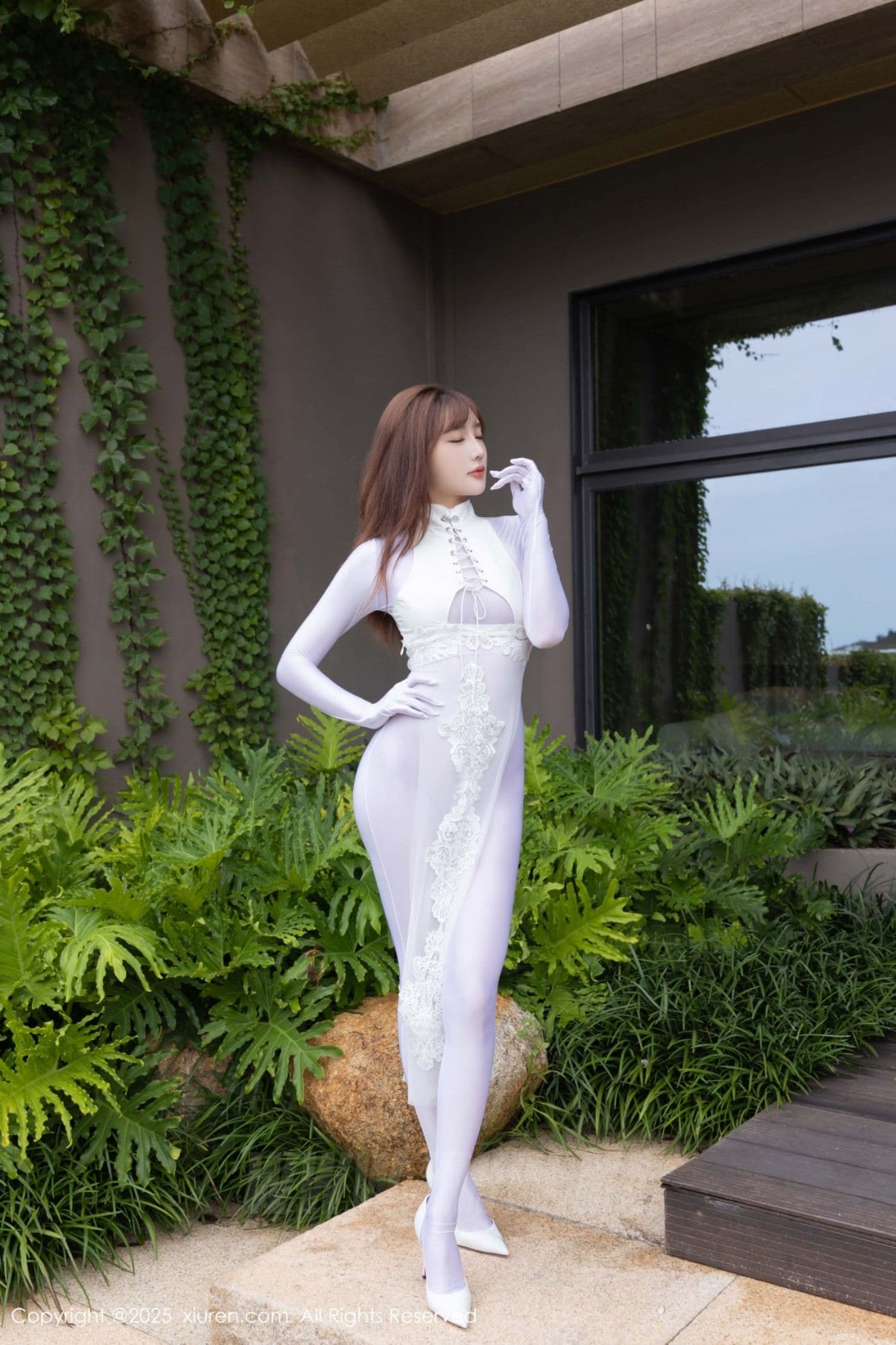 XiuRen秀人网 No.10704 陆萱萱 性感白旗袍