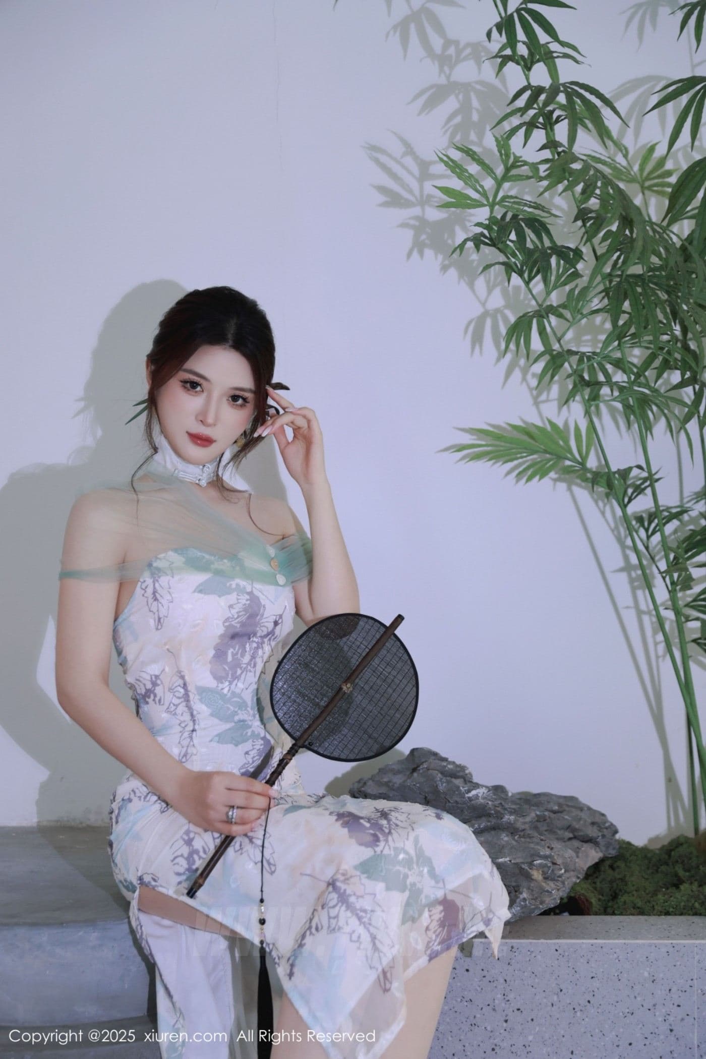 XiuRen秀人网 No.10694 阿依莎 浅色古风