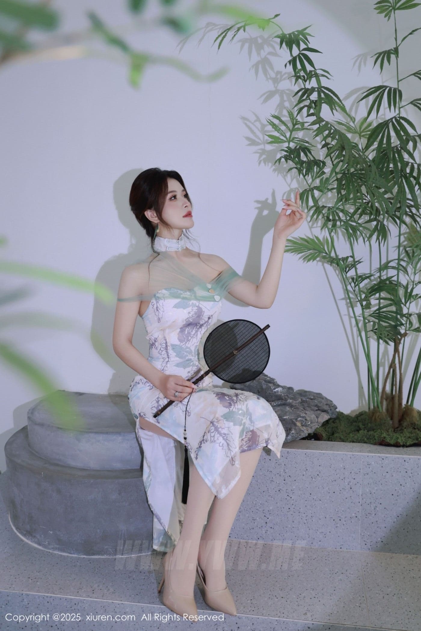 XiuRen秀人网 No.10694 阿依莎 浅色古风